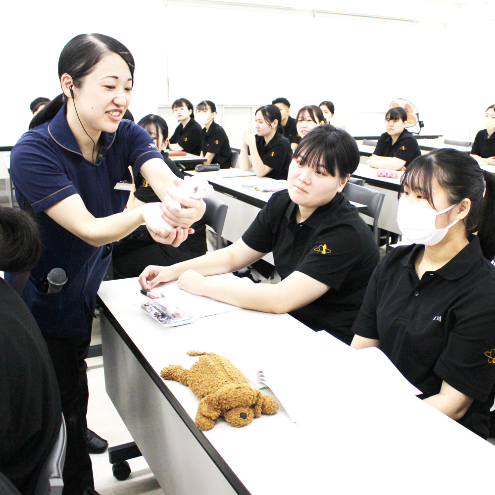子犬と一緒に犬学を勉強！